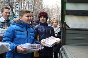 Сбор макулатуры организуют в школе центрального Чертанова. Фото: "Вечерняя Москва"